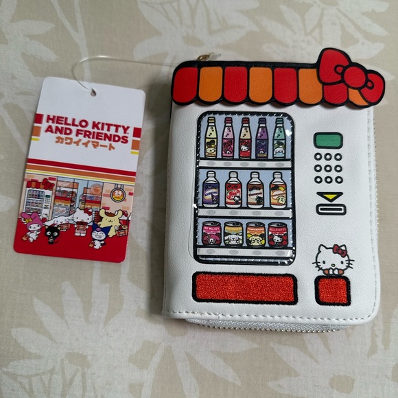 NWT Sanrio Hello Kitty & Friends Kawaii Mart Vending Machine Figural Zip Wallet - Picture 1 of 5
